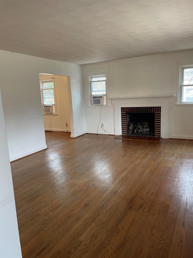 102 Robinhood Rd, Staunton, VA 24401 - photo 4