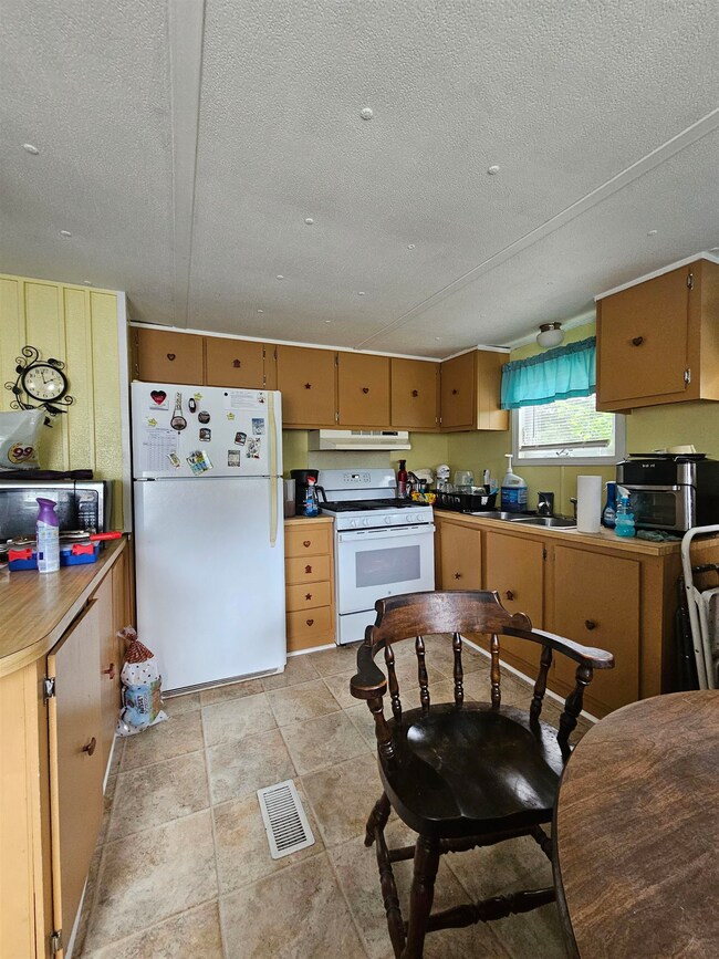 7 Goodwin Ln, Canaan, NH 03741 - photo 3