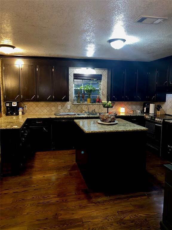 1055 N Main St, Springtown, TX 76082 - photo 3