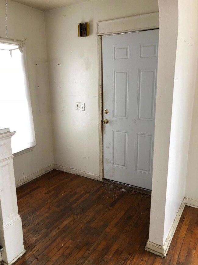 1115 Kingsley Ct, Lansing, MI 48915 - photo 5