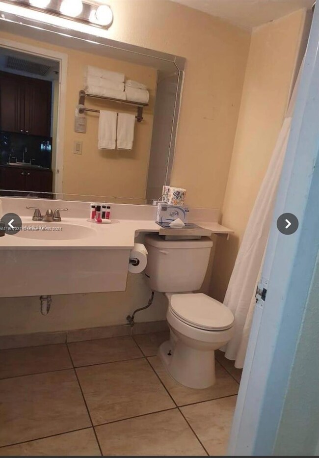 19201 Collins Aveavailbnow unit 428, Sunny Isles Beach, FL 33160 - photo 2