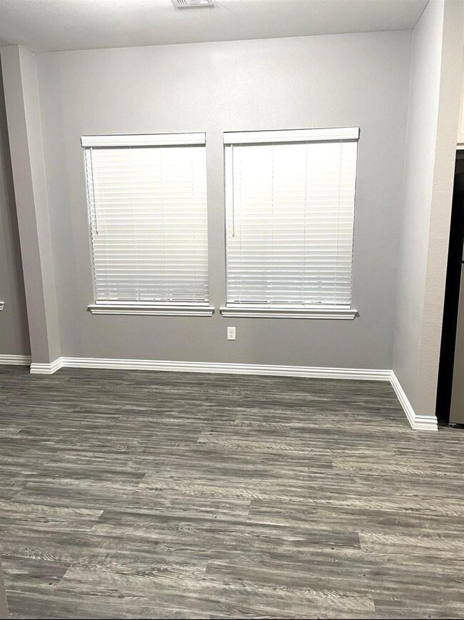 514 W Hull St, Denison, TX 75020 - photo 4