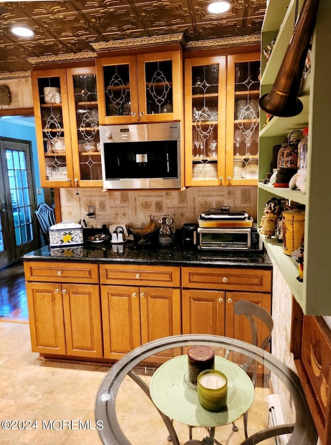 Eat- in Kitchen