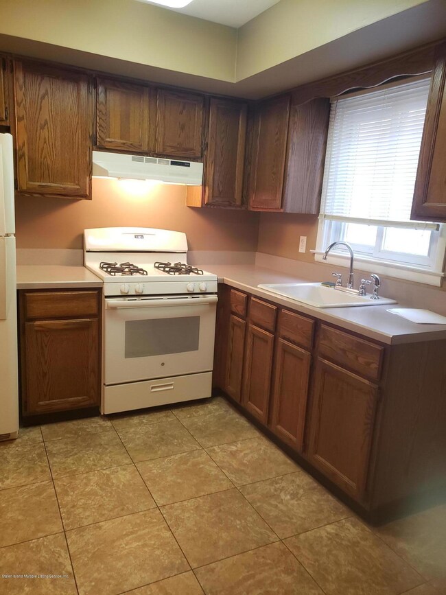 982 Sheldon Ave unit 1, Staten Island, NY 10309 - photo 7