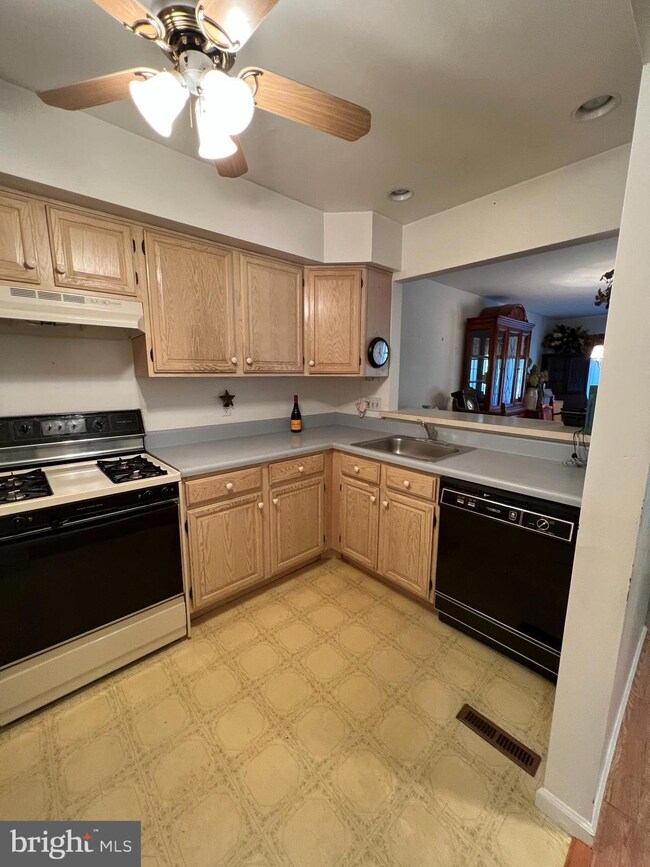 8 Deer Run Rd, Perkasie, PA 18944 - photo 4