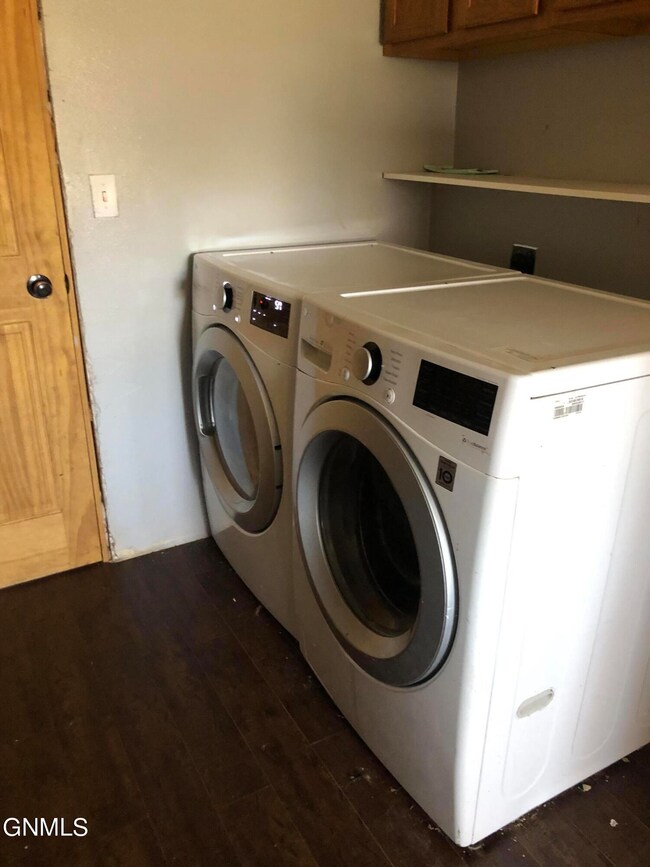 Washer/dryer/entry