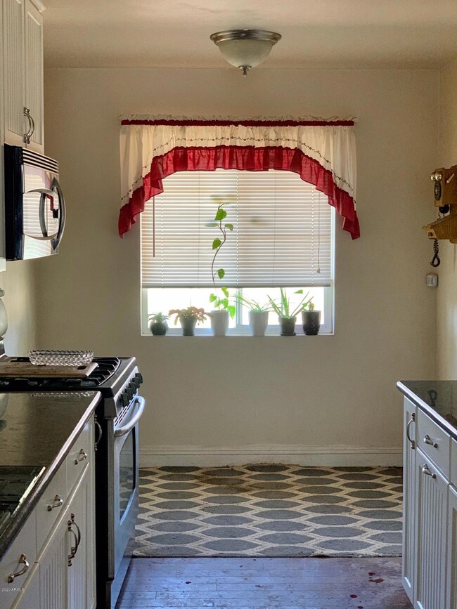 1802 State pic- Breakfast nook