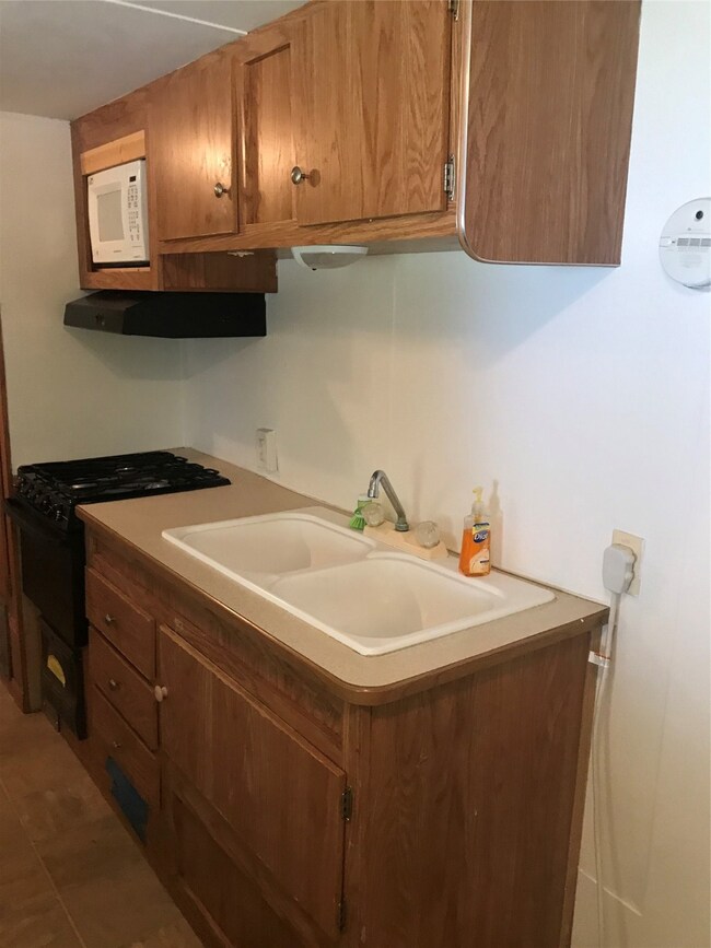 17025 Wellborne Rd unit E, Pearland, TX 77584 - photo 4