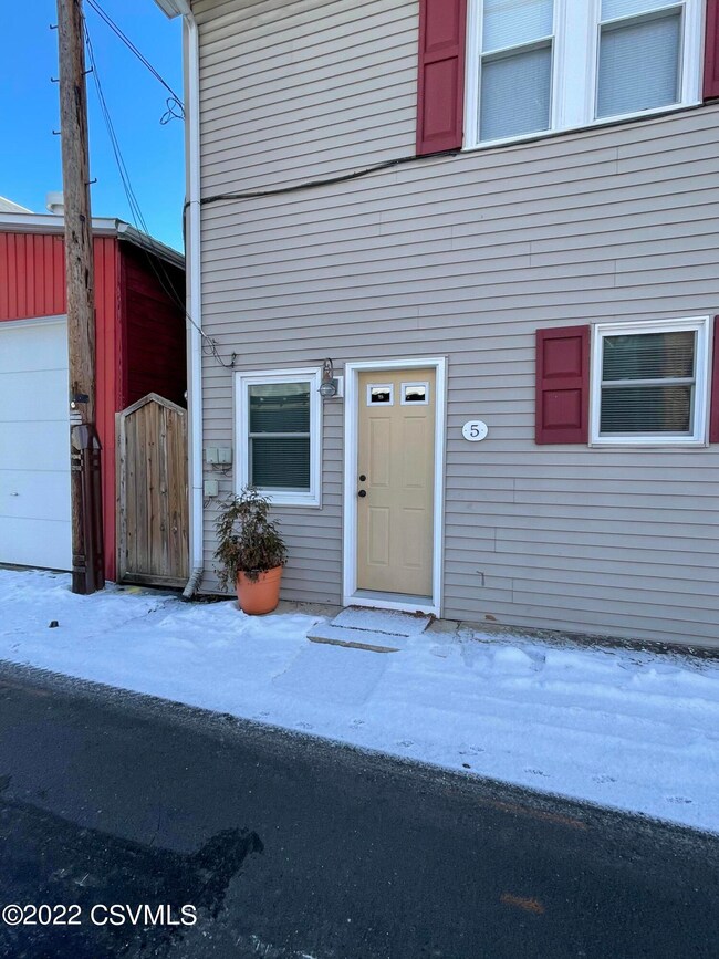 5 N Strawberry Aly, Selinsgrove, PA 17870 - photo 6
