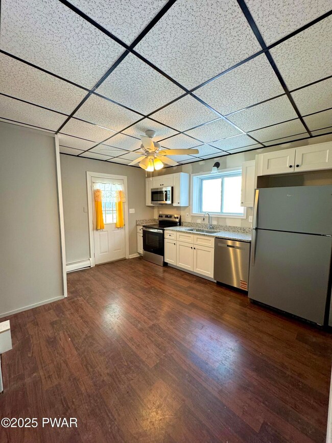 1105 1105 12 Rundle unit 1/2, Afton, PA 18504 - photo 2