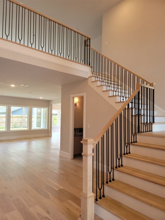 1325 Martin St, Houston, TX 77018 - photo 3