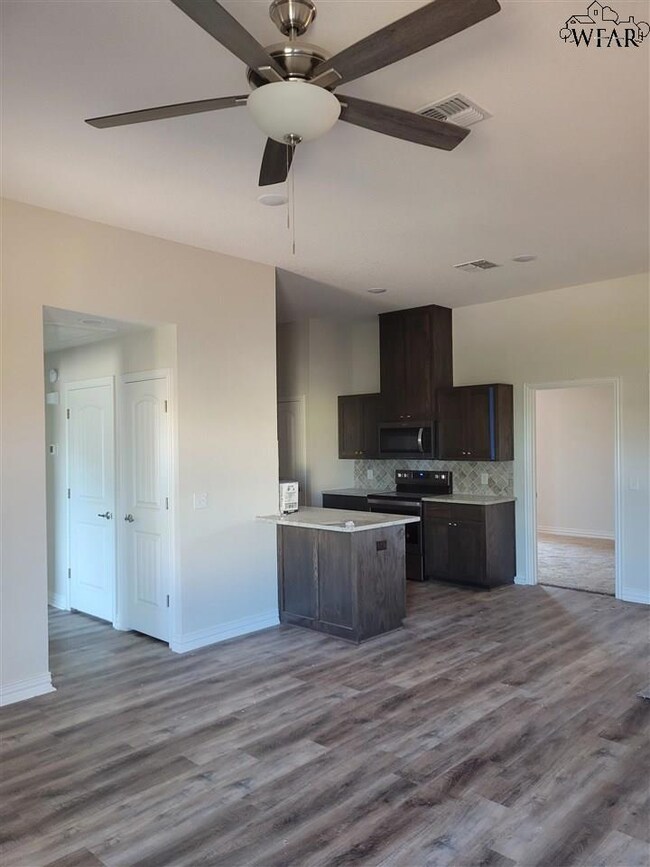 1506 Hursh Ave unit B, Wichita Falls, TX 76302 - photo 2