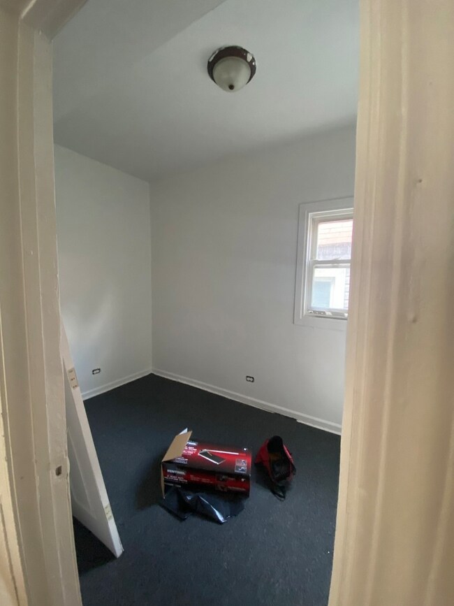 8752 S Saginaw Ave unit 1, Chicago, IL 60617 - photo 4