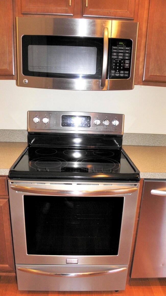stove and mircrowave.JPG