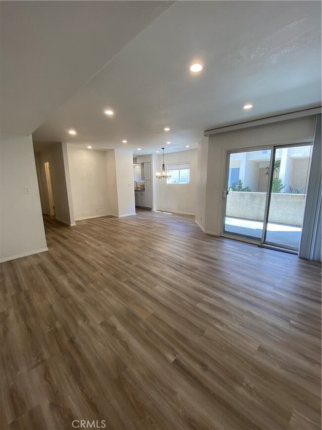 7651 Reseda Blvd unit 5, Reseda, CA 91335 - photo 3