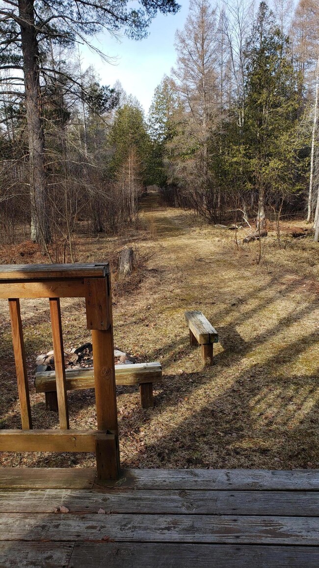 Path from deck 2