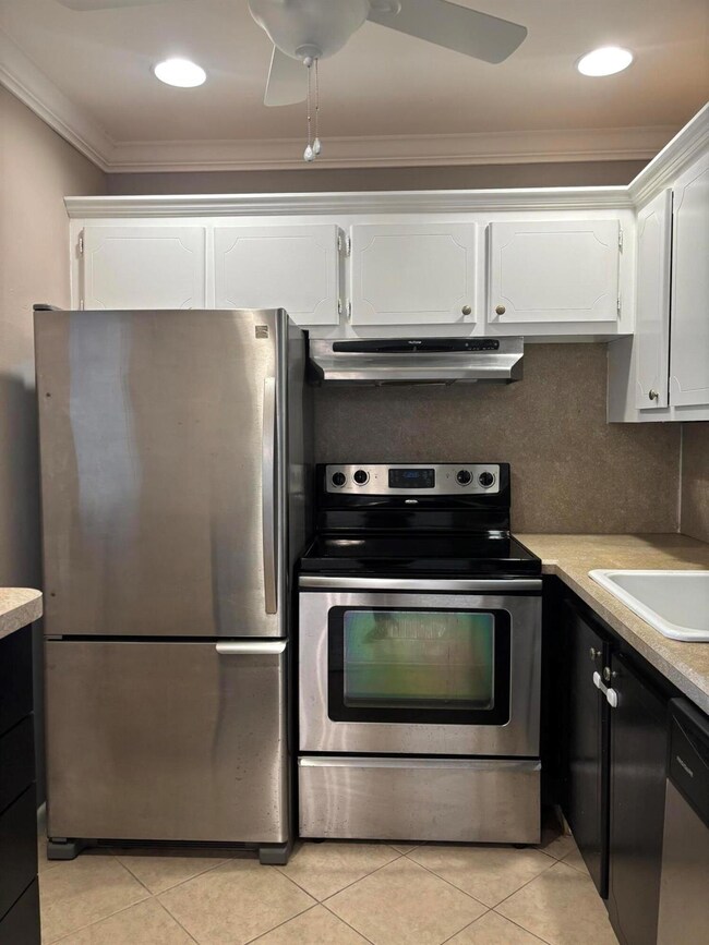 87 Windsor D, West Palm Beach, FL 33417 - photo 6