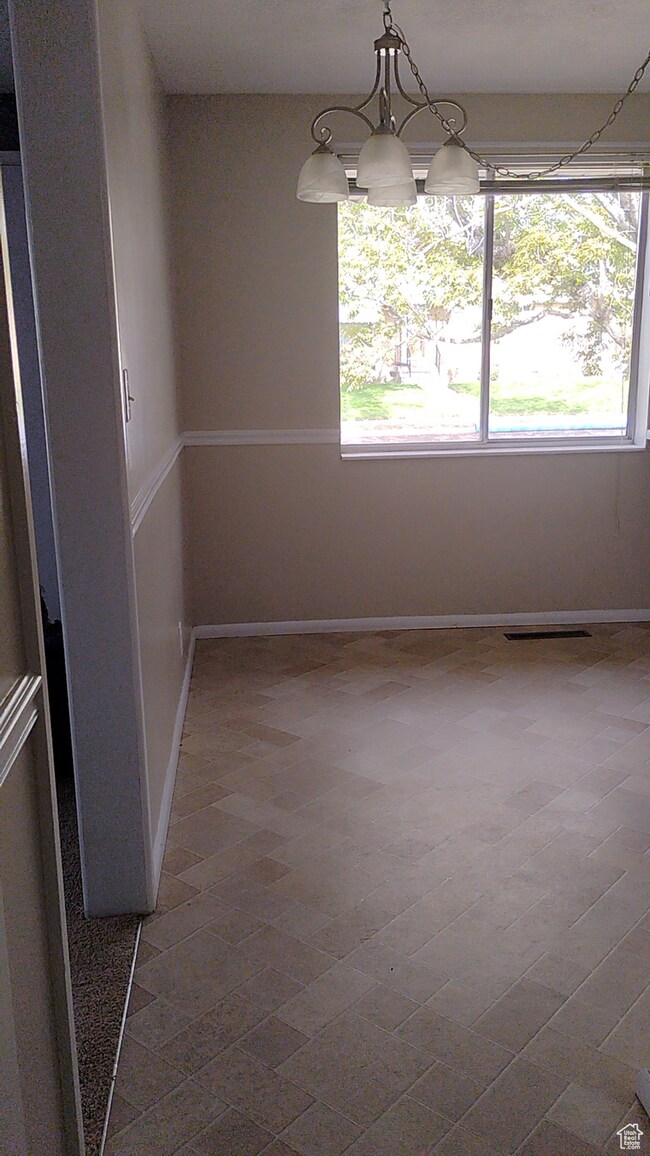 70 Sycamore Cir, Clearfield, UT 84015 - photo 5