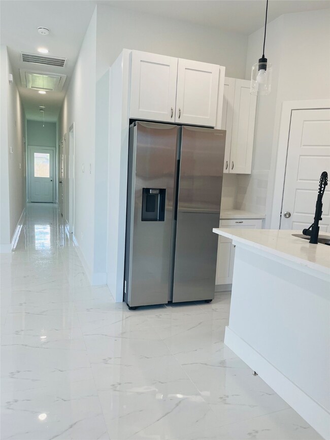 7002 S Hall St unit B, Houston, TX 77028 - photo 6