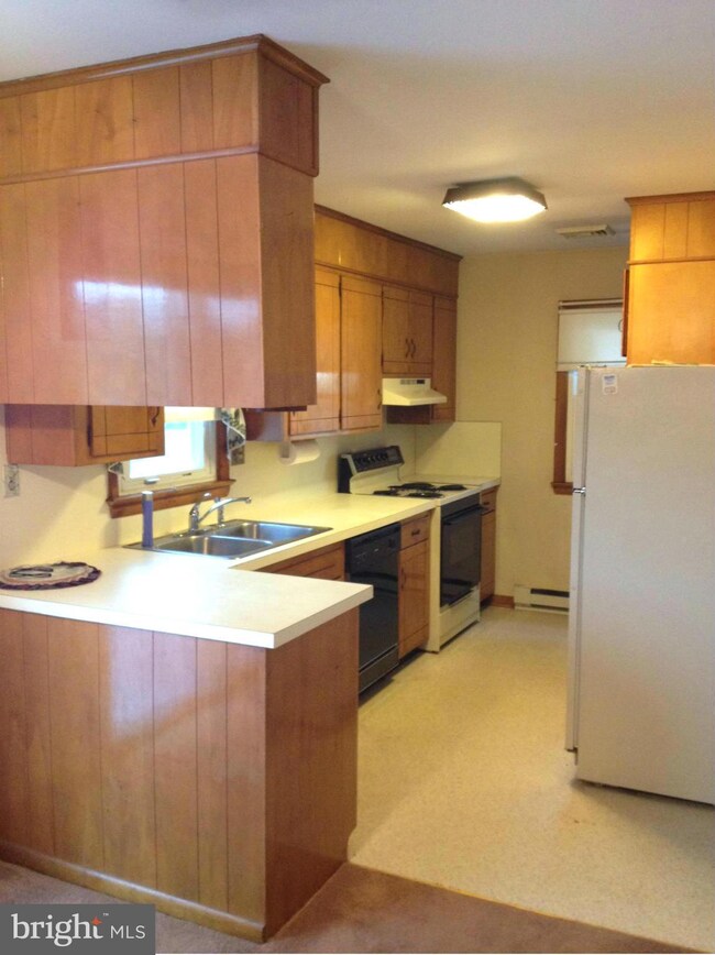 202 Central Dr, Chestertown, MD 21620 - photo 2