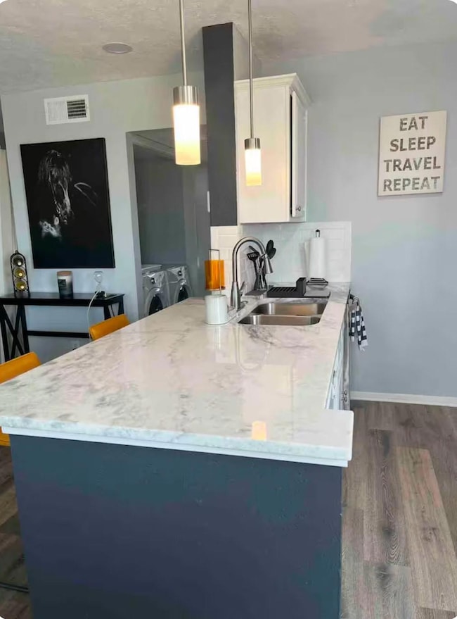 Kitchen with washing machine and clothes dryer, si
