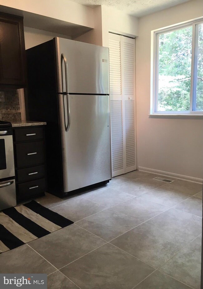 3813 Evans Trail Ct, Beltsville, MD 20705 - photo 4