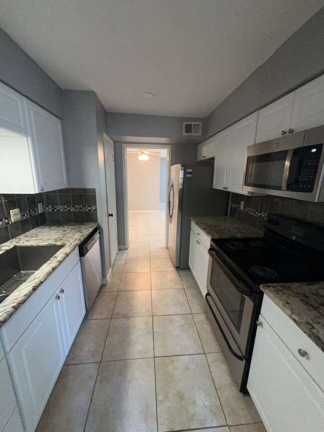 10379 Briar Forest Dr unit 43, Houston, TX 77042 - photo 4