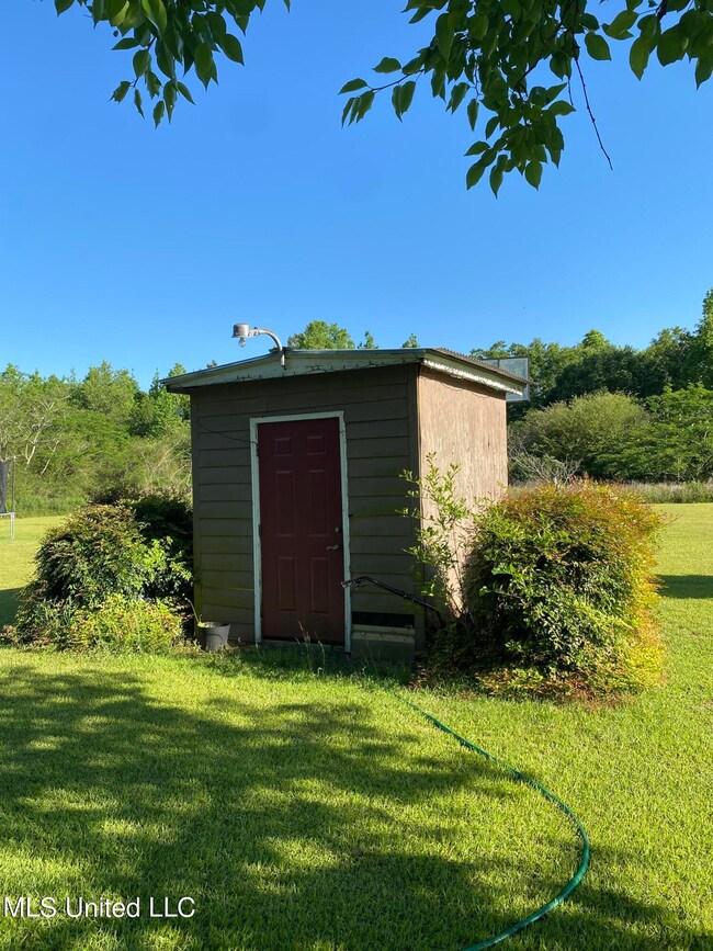 10060 Harvey Rd, Picayune, MS 39466 - photo 4