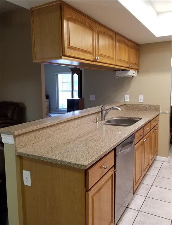 KITCHEN WITH VIEW OF LIVING ROOM