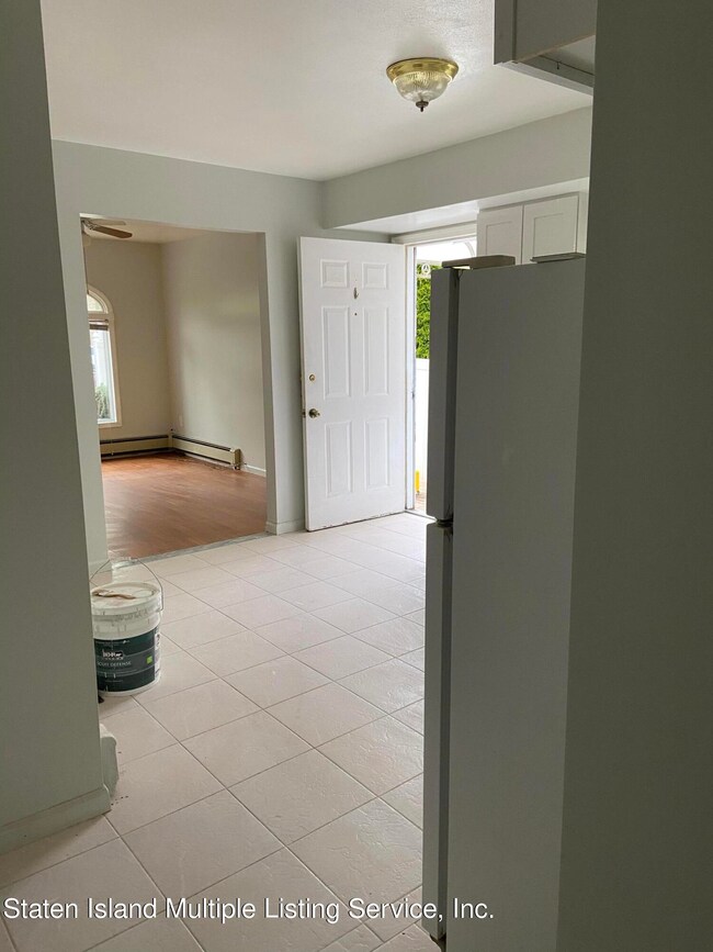 188 Sinclair Ave unit 1fl, Staten Island, NY 10312 - photo 4