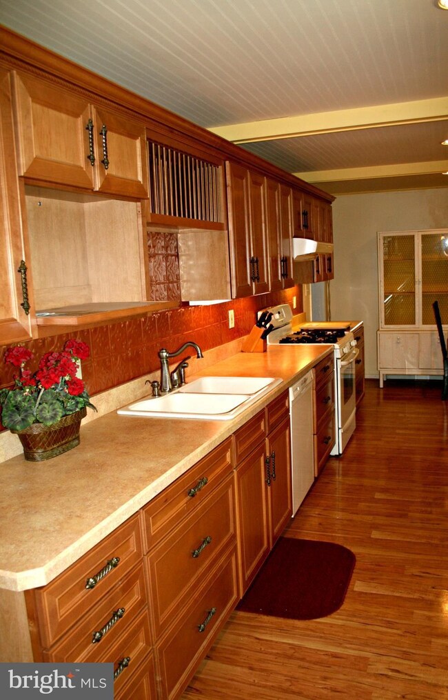 27 E Chatsworth Ave, Reisterstown, MD 21136 - photo 4