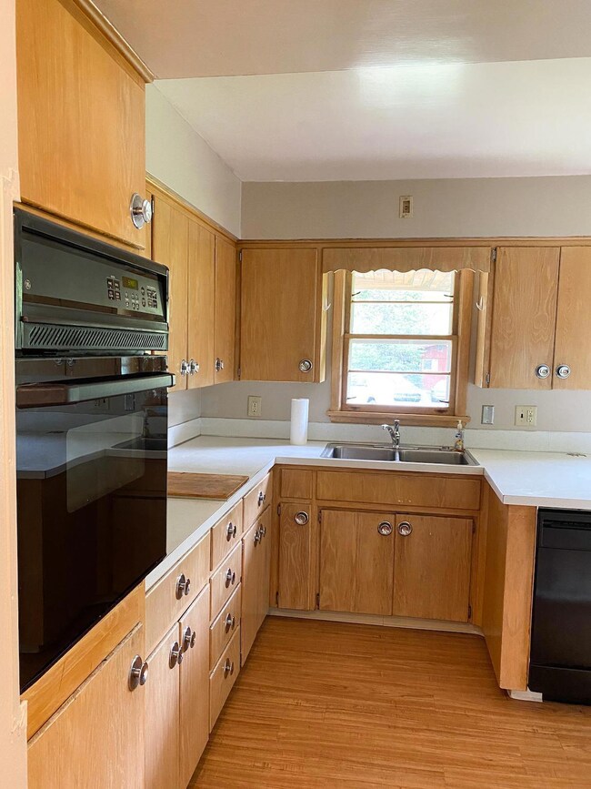 608 W Arrowhead Rd, Duluth, MN 55811 - photo 7