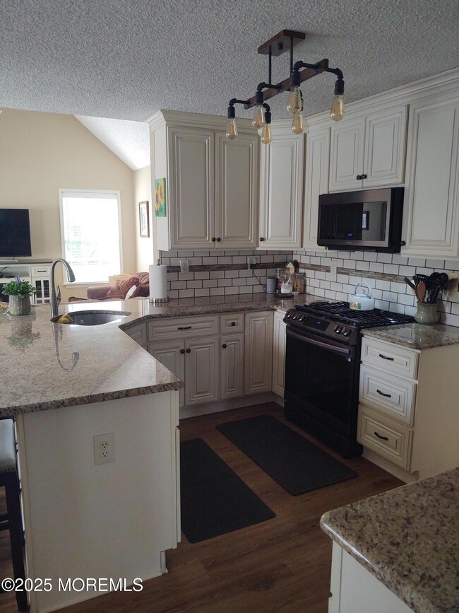 17 Crater Lake Rd, Howell, NJ 07731 - photo 4