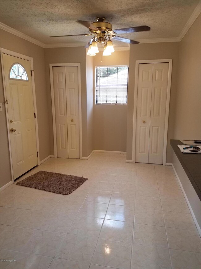 7711 Rochelle Rd, Louisville, KY 40228 - photo 2