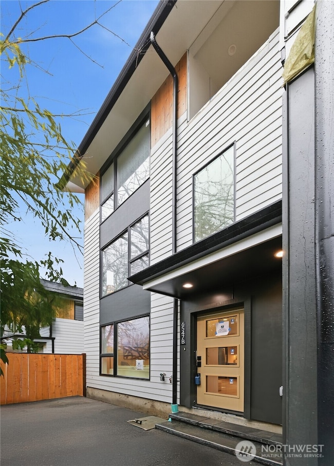 6547 11th Ave NW unit B, Seattle, WA 98117 - photo 2