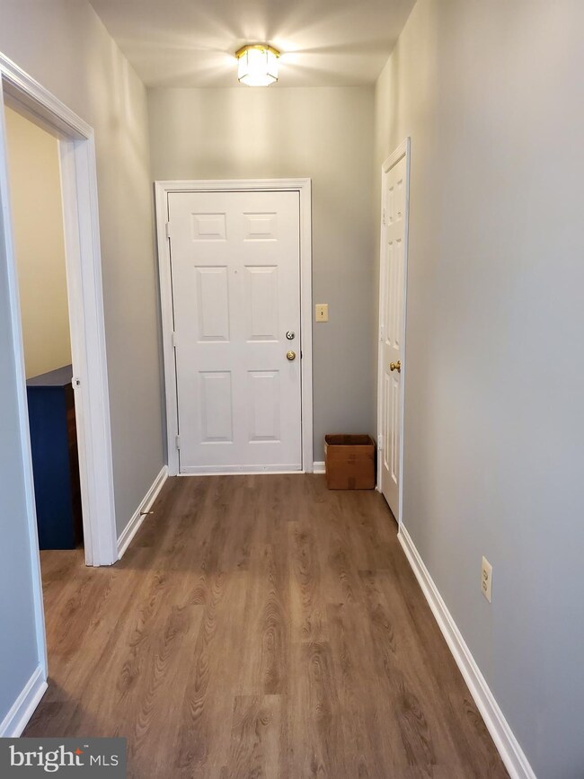 11314 Westbrook Mill Ln unit 201, Fairfax, VA 22030 - photo 4