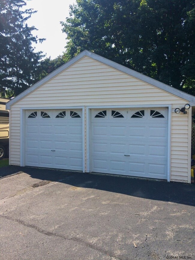 44 Benedict St, Castleton On Hudson, NY 12033 - photo 3