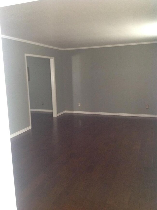 2608 El Camino St, Bay City, TX 77414 - photo 5