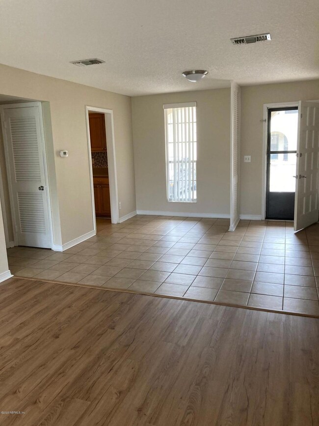 7346 El Barco Rd unit 4, Jacksonville, FL 32216 - photo 3
