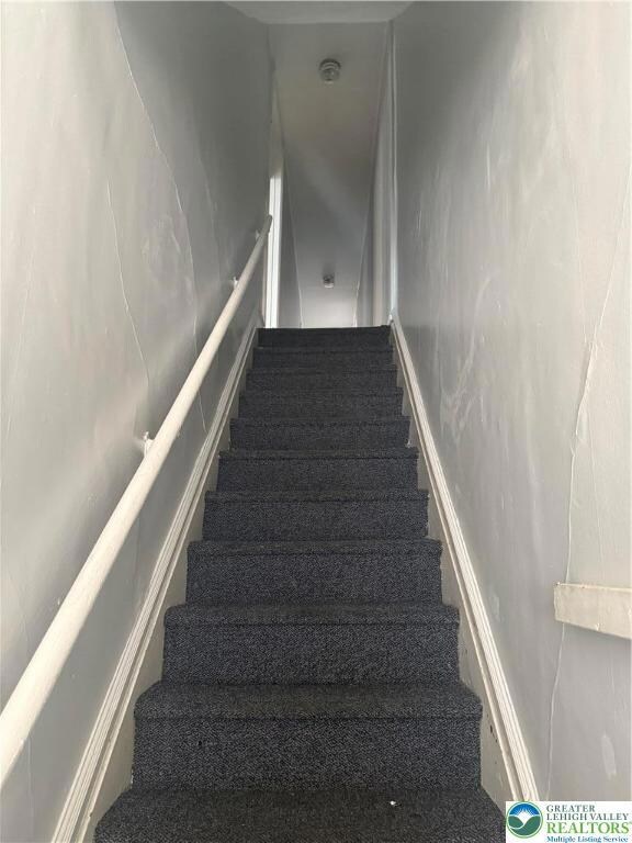 314 N Franklin St unit 320 1/2, Allentown, PA 18102 - photo 2