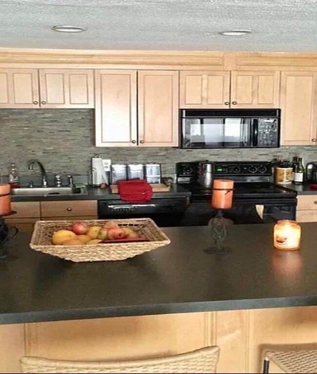 14 Hallmark Gardens unit 1, Burlington, MA 01803 - photo 3