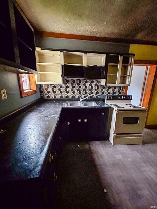 73 N Thorne St, Wabash, IN 46992 - photo 4