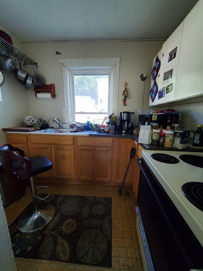 327 Cliff St, Saint Johnsbury, VT 05819 - photo 5