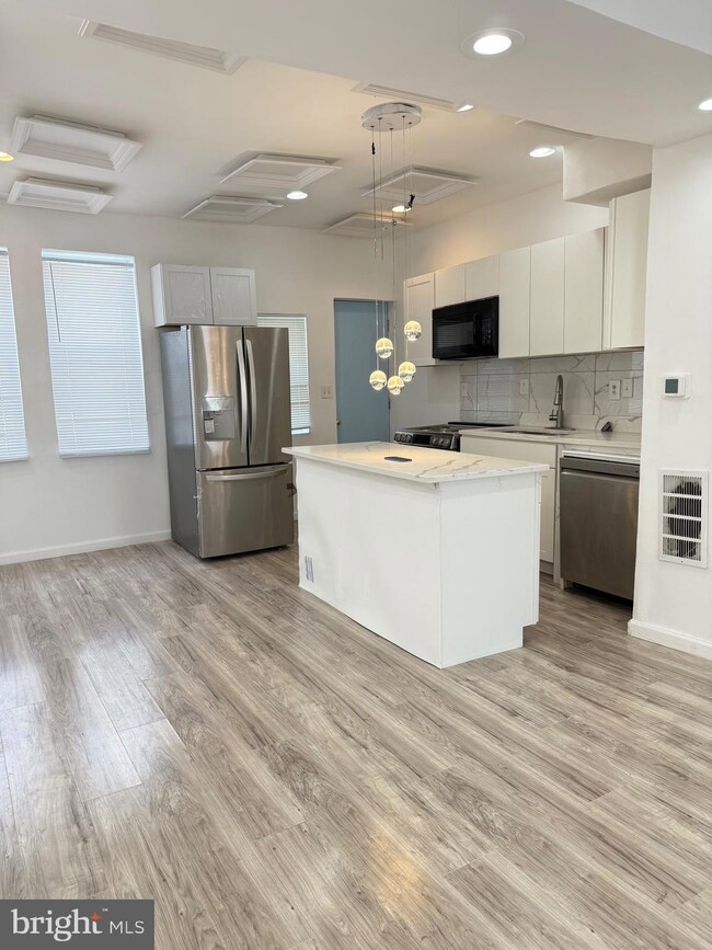 2526 W Franklin St, Baltimore, MD 21223 - photo 3