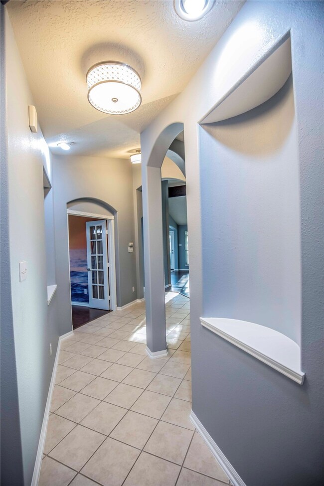 Lighted architectural niches