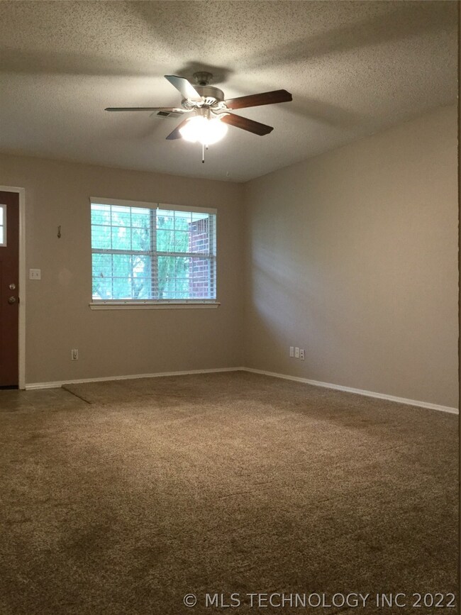 114 S Gray St, Chouteau, OK 74337 - photo 2