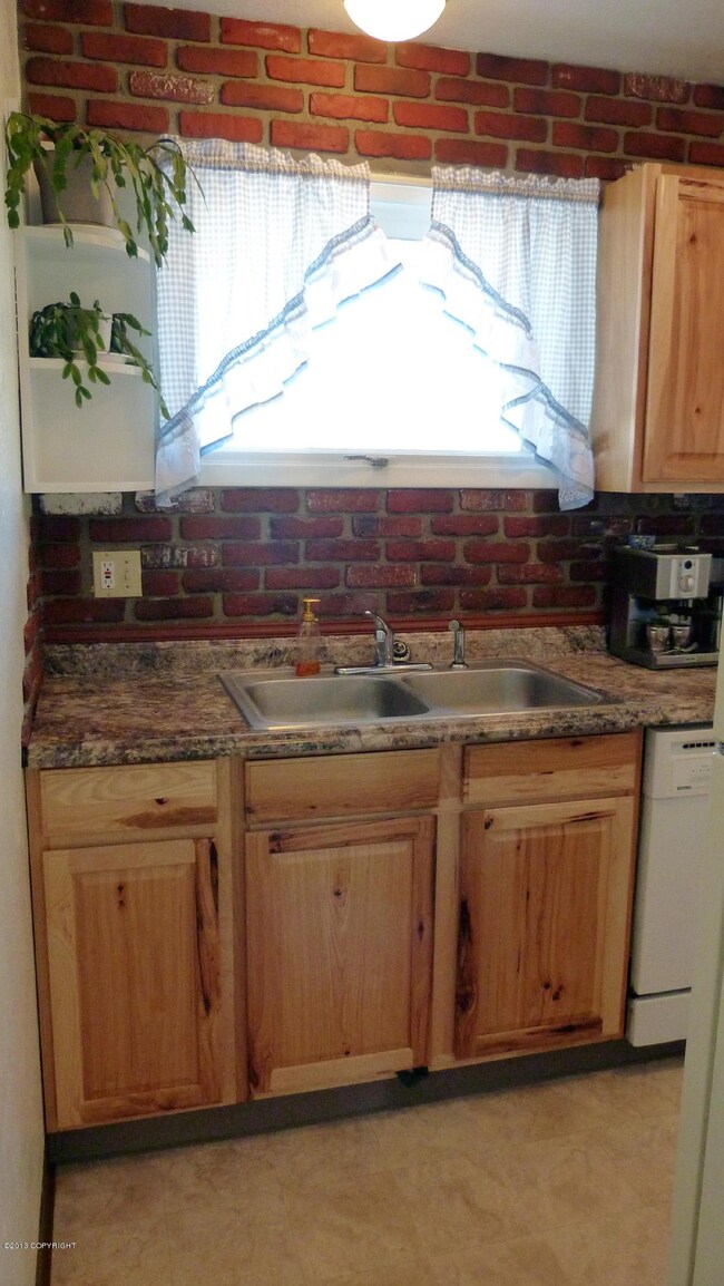 Kitchen w/Hickory Cabinets
