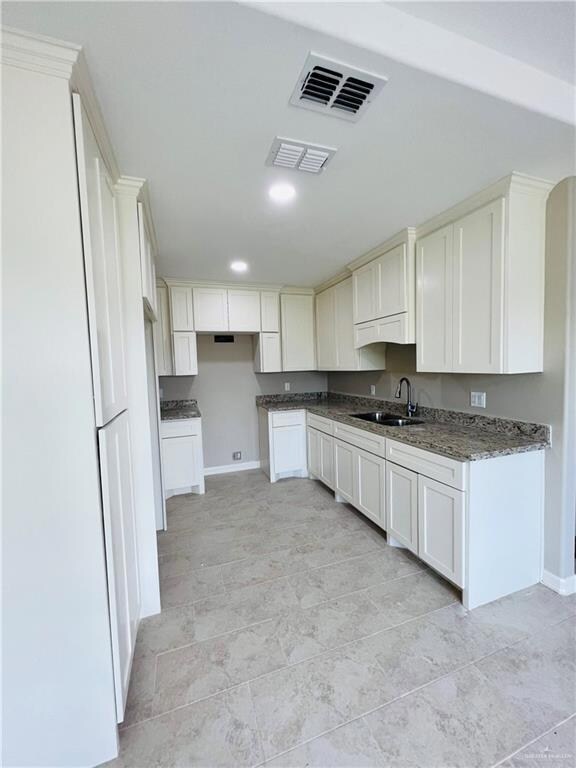 220 Candy Dr, Alamo, TX 78516 - photo 4