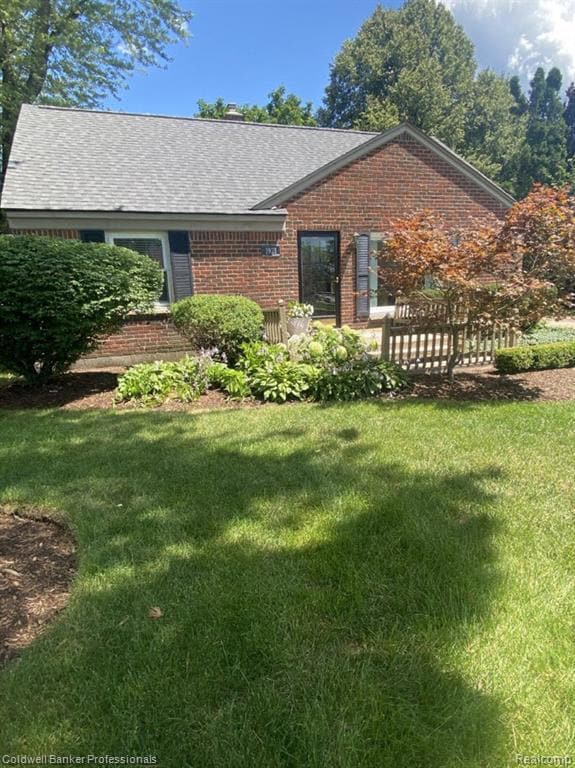 1921 Beverly St, Sylvan Lake, MI 48320 - photo 2