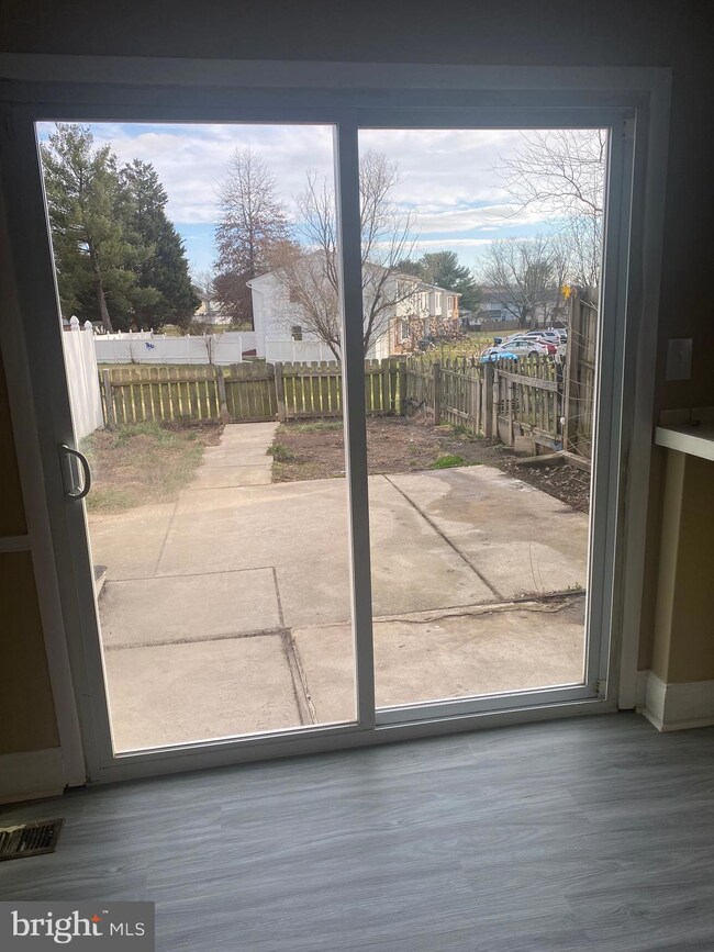 1373 Harford Square Dr, Edgewood, MD 21040 - photo 4